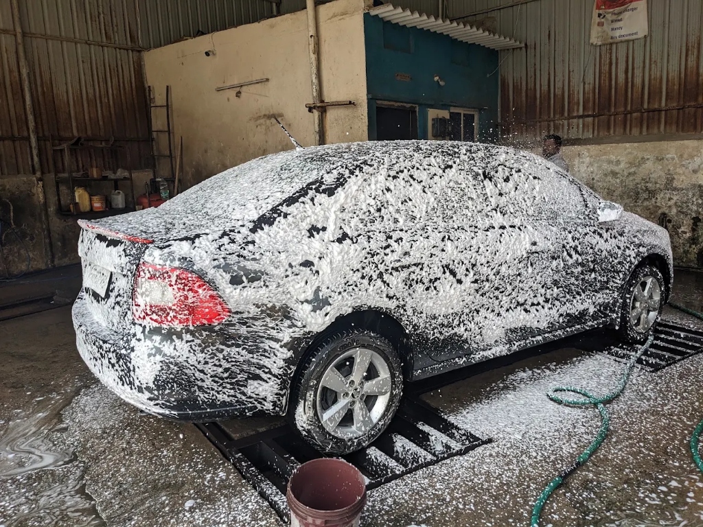 Hyundai Grand i10 Hydraulic Lift Wash at A1 Car Wash