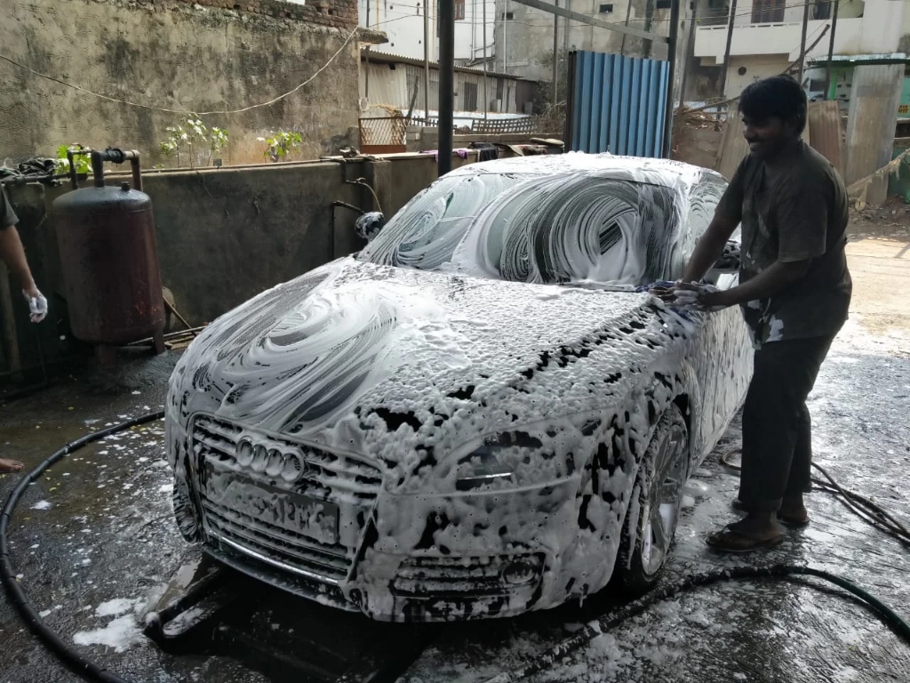 Mercedes-Benz Luxury SUV Active Snow Foam Bath at A1 Car Wash