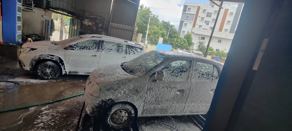 Sedan Active White Snow Foam Shampoo Bath at A1 Car Wash
